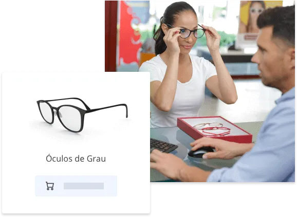 Mulher sendo atendida em uma óptica